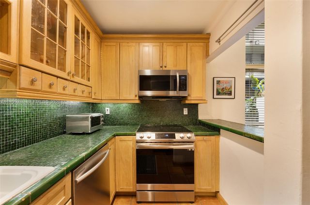 2666 Tigertail Ave 111, Coconut Grove, FL 33133