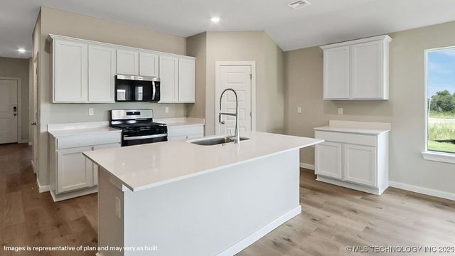 8530 E Fort Worth Street, Broken Arrow, OK 74014