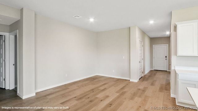 8530 E Fort Worth Street, Broken Arrow, OK 74014