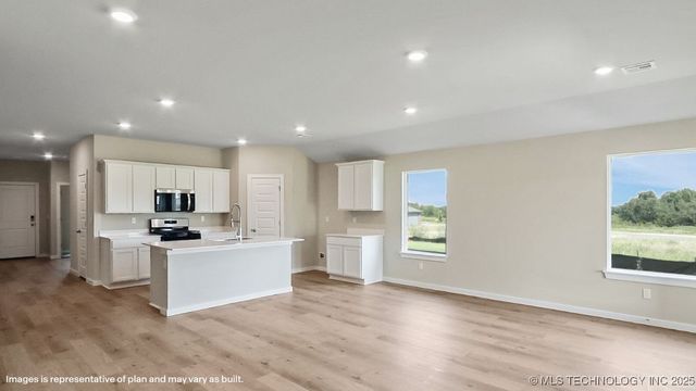 8530 E Fort Worth Street, Broken Arrow, OK 74014