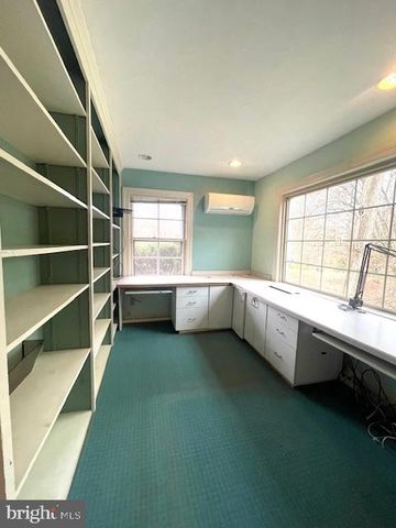 4004 LONGWOOD DR, Fredericksburg, VA 22408