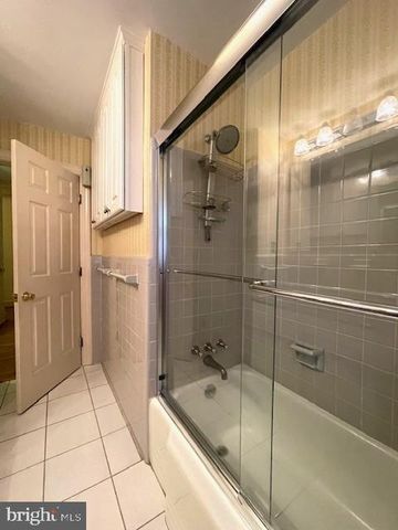 4004 LONGWOOD DR, Fredericksburg, VA 22408