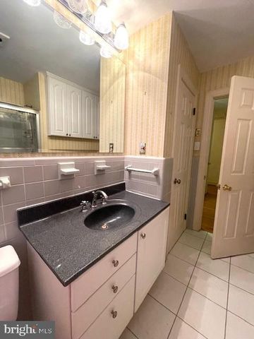 4004 LONGWOOD DR, Fredericksburg, VA 22408