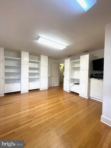 4004 LONGWOOD DR, Fredericksburg, VA 22408