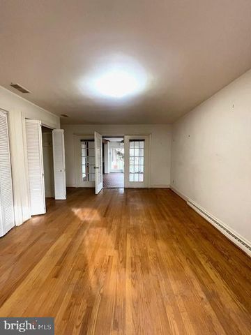 4004 LONGWOOD DR, Fredericksburg, VA 22408