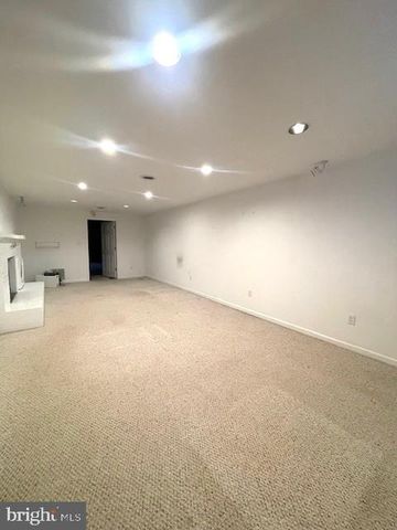 4004 LONGWOOD DR, Fredericksburg, VA 22408