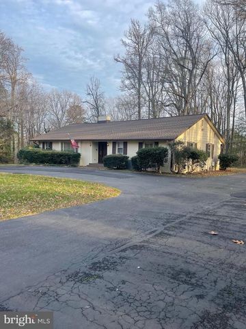 4004 LONGWOOD DR, Fredericksburg, VA 22408