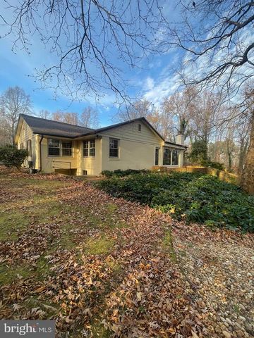 4004 LONGWOOD DR, Fredericksburg, VA 22408