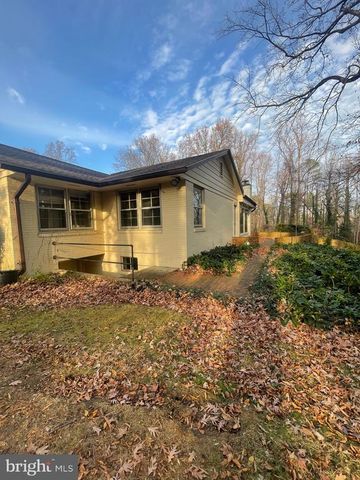 4004 LONGWOOD DR, Fredericksburg, VA 22408