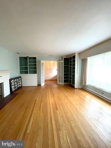 4004 LONGWOOD DR, Fredericksburg, VA 22408