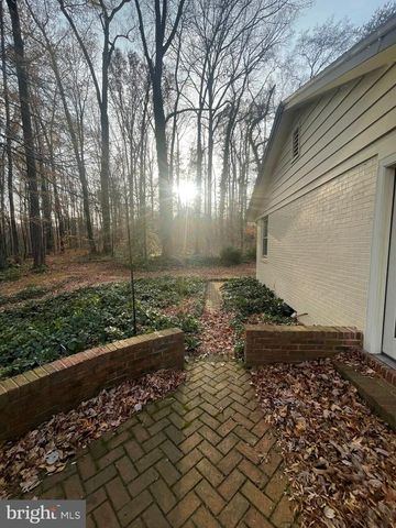 4004 LONGWOOD DR, Fredericksburg, VA 22408