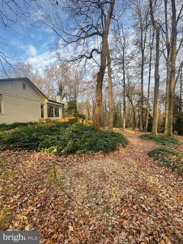 4004 LONGWOOD DR, Fredericksburg, VA 22408