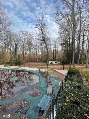 4004 LONGWOOD DR, Fredericksburg, VA 22408