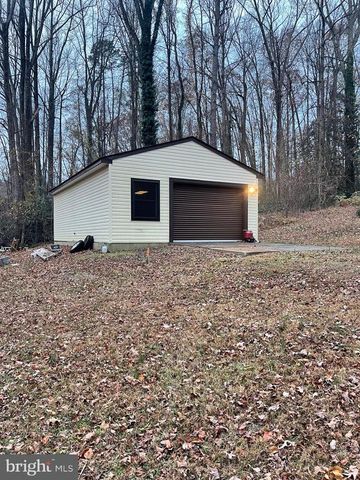 4004 LONGWOOD DR, Fredericksburg, VA 22408