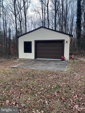 4004 LONGWOOD DR, Fredericksburg, VA 22408