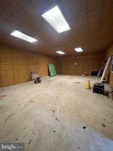 4004 LONGWOOD DR, Fredericksburg, VA 22408