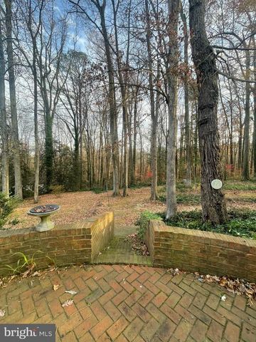 4004 LONGWOOD DR, Fredericksburg, VA 22408