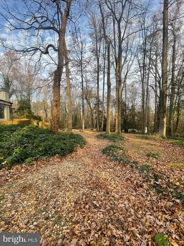 4004 LONGWOOD DR, Fredericksburg, VA 22408