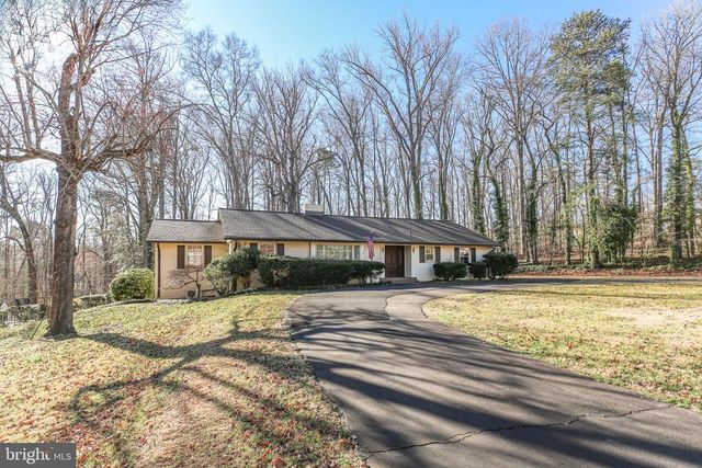 4004 LONGWOOD DR, Fredericksburg, VA 22408