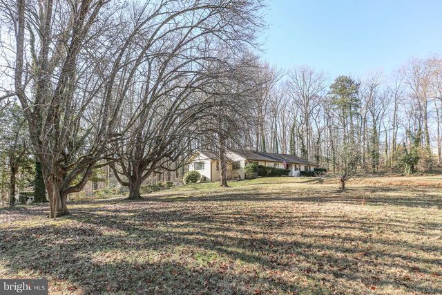 4004 LONGWOOD DR, Fredericksburg, VA 22408