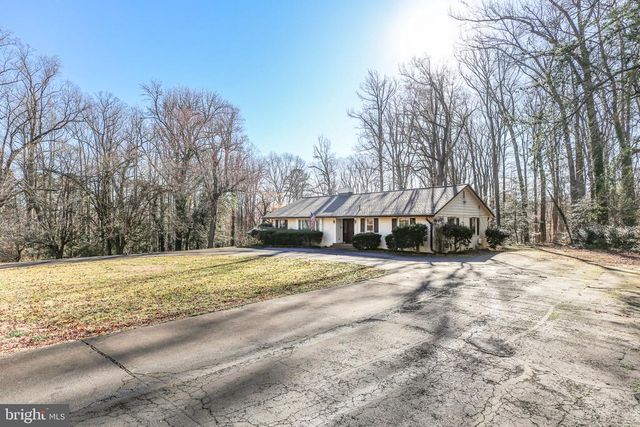 4004 LONGWOOD DR, Fredericksburg, VA 22408