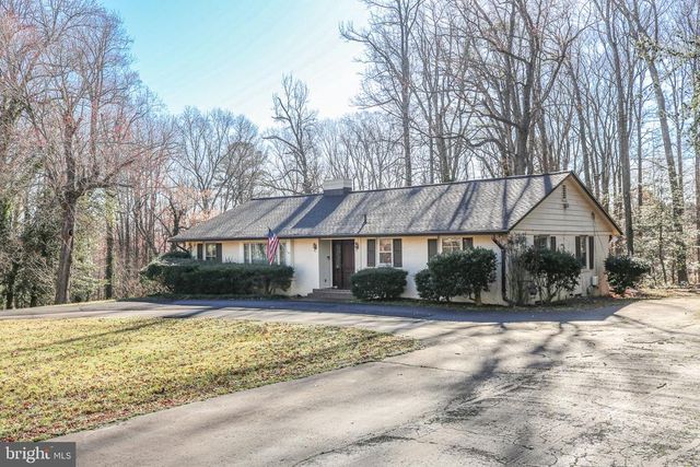 4004 LONGWOOD DR, Fredericksburg, VA 22408