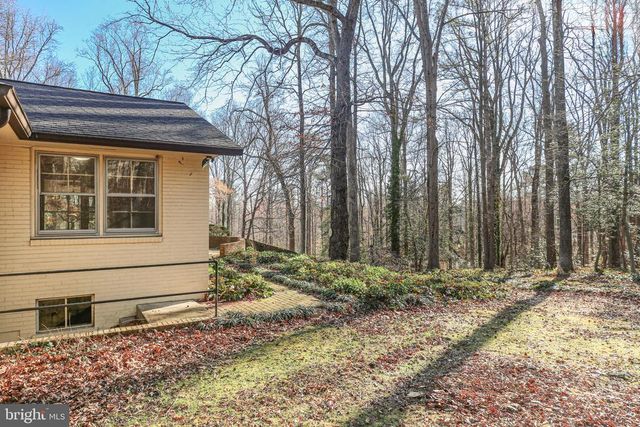 4004 LONGWOOD DR, Fredericksburg, VA 22408