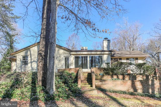 4004 LONGWOOD DR, Fredericksburg, VA 22408