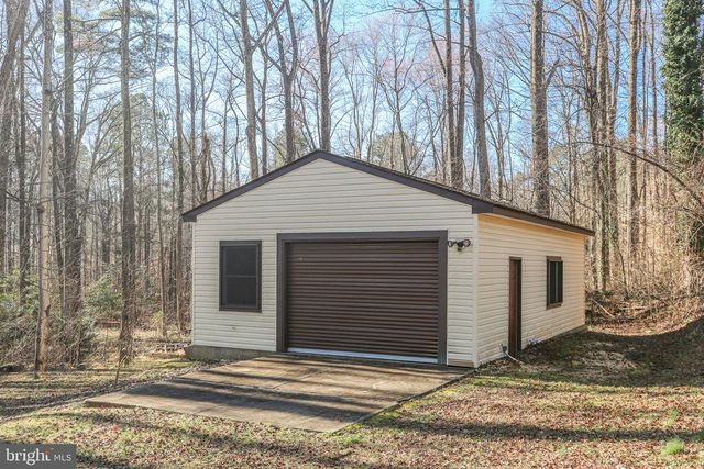 4004 LONGWOOD DR, Fredericksburg, VA 22408