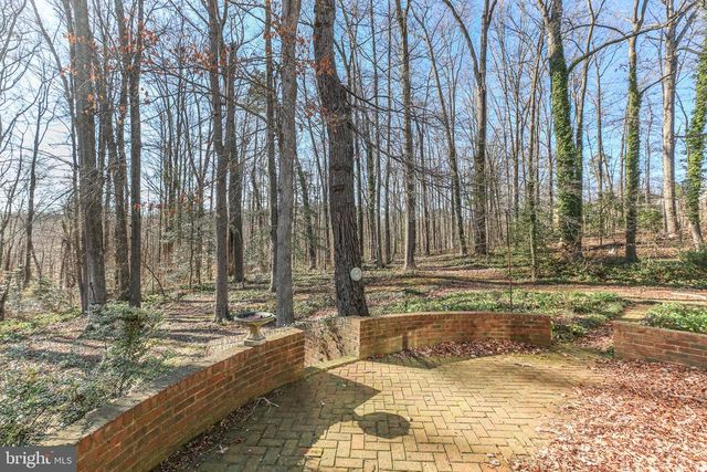 4004 LONGWOOD DR, Fredericksburg, VA 22408