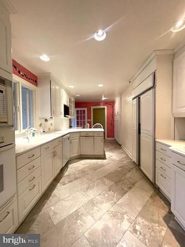 4004 LONGWOOD DR, Fredericksburg, VA 22408