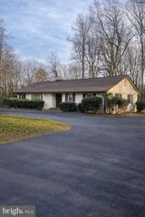 4004 LONGWOOD DR, Fredericksburg, VA 22408