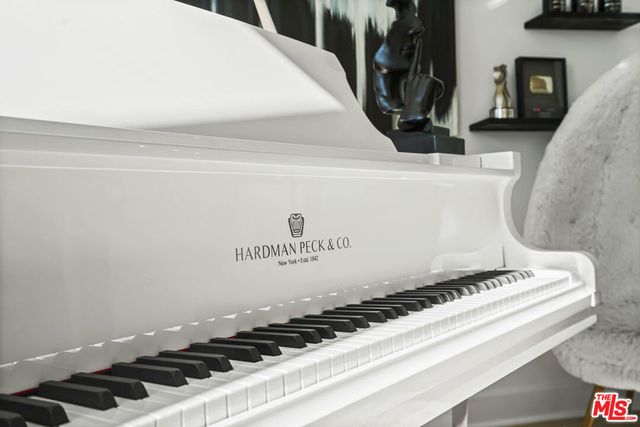 21230 W Wildflower Way, Chatsworth, CA 91311