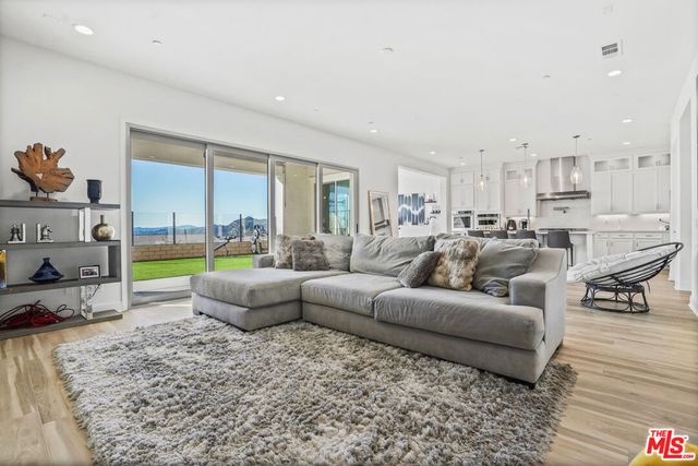 21230 W Wildflower Way, Chatsworth, CA 91311