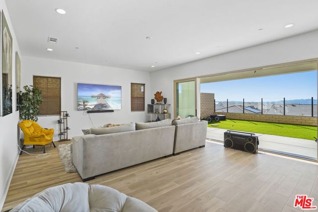 21230 W Wildflower Way, Chatsworth, CA 91311