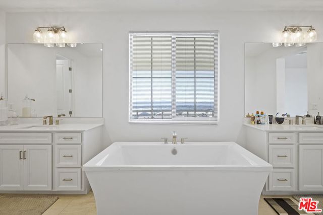 21230 W Wildflower Way, Chatsworth, CA 91311