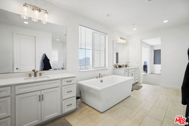 21230 W Wildflower Way, Chatsworth, CA 91311