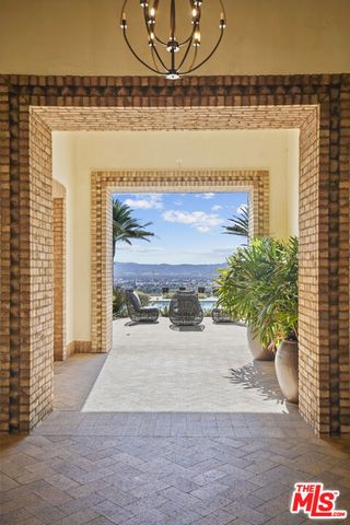 21230 W Wildflower Way, Chatsworth, CA 91311