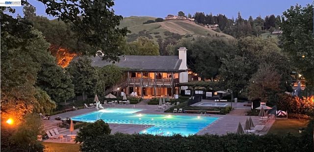 408 Old Orchard Ct, Danville, CA 94526