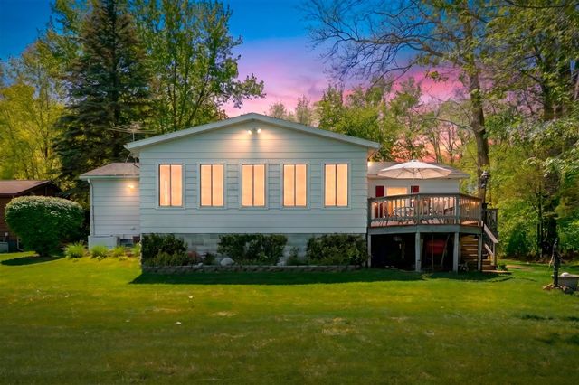 51860 County Road 384, Grand Junction, MI 49056