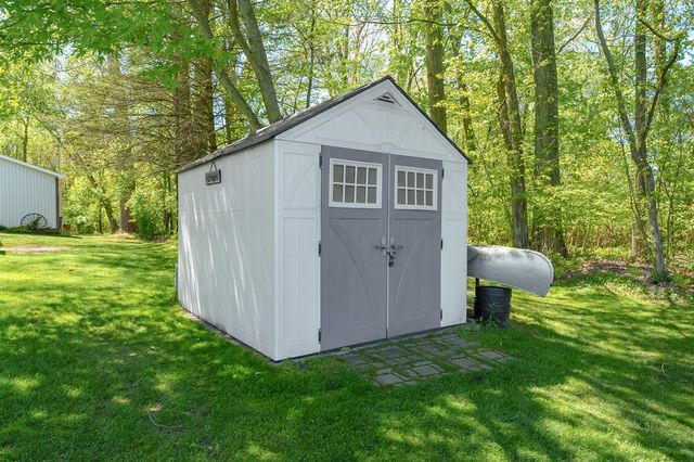 51860 County Road 384, Grand Junction, MI 49056