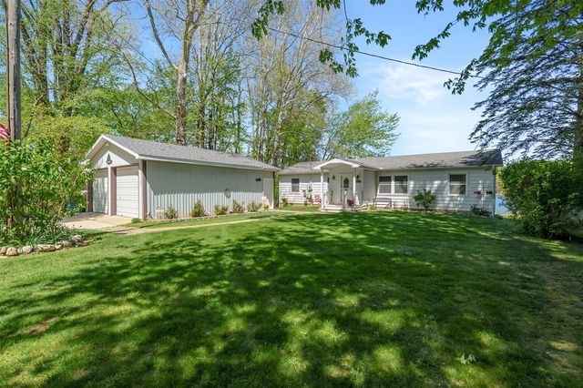 51860 County Road 384, Grand Junction, MI 49056