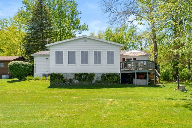 51860 County Road 384, Grand Junction, MI 49056