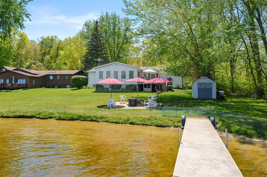 51860 County Road 384, Grand Junction, MI 49056