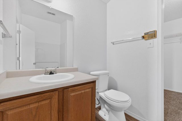 10811 Roan Avenue SW, Albuquerque, NM 87121