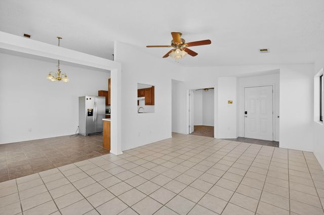 10811 Roan Avenue SW, Albuquerque, NM 87121