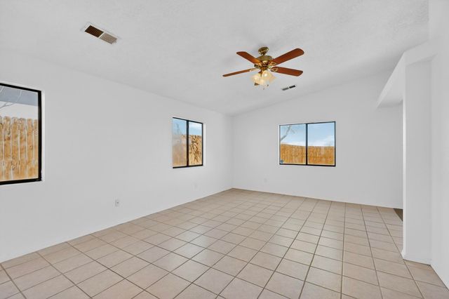 10811 Roan Avenue SW, Albuquerque, NM 87121