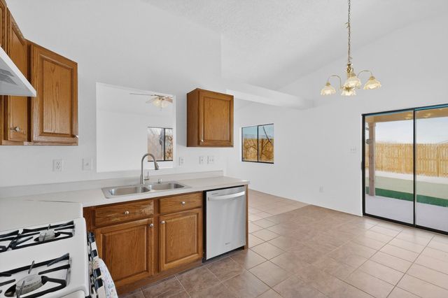 10811 Roan Avenue SW, Albuquerque, NM 87121