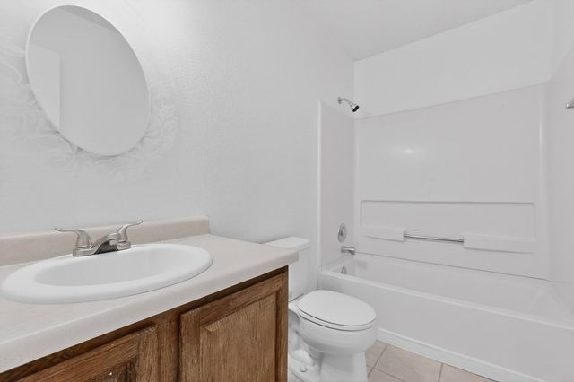 10811 Roan Avenue SW, Albuquerque, NM 87121