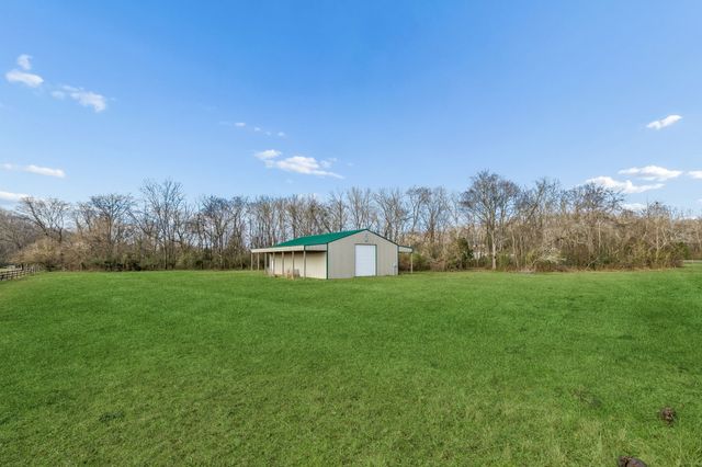 3118 McKibbon Rd, Culleoka, TN 38451